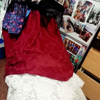 Traje baturra gala ,adamascado,granate 