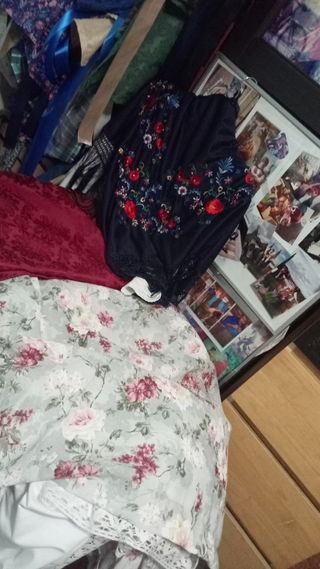 Traje baturra gala ,adamascado,granate 