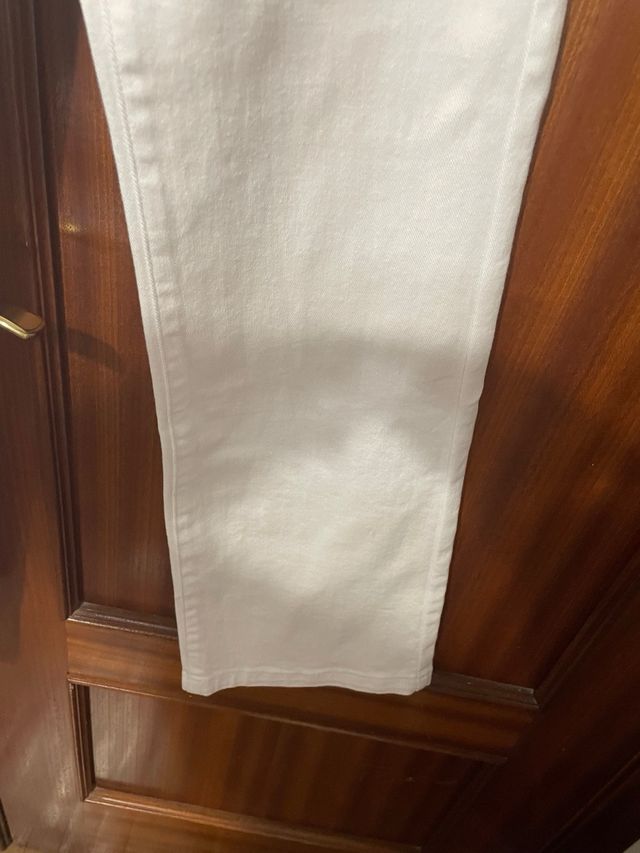 Vaqueros Shein blancos campana talla M