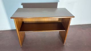 Mesa madera marrón pequeña