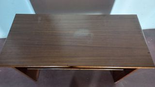 Mesa madera marrón pequeña