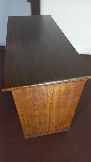 Mesa madera marrón pequeña