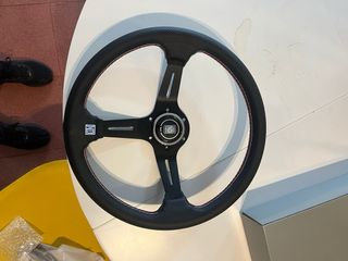 Volante Nardi Deportivo de Piel Microperforada
