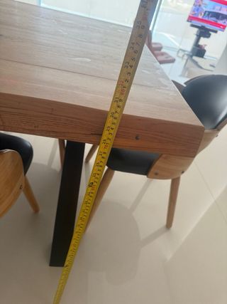 Mesa madera + 6 sillas (madera/cuero)