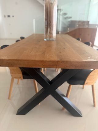 Mesa madera + 6 sillas (madera/cuero)