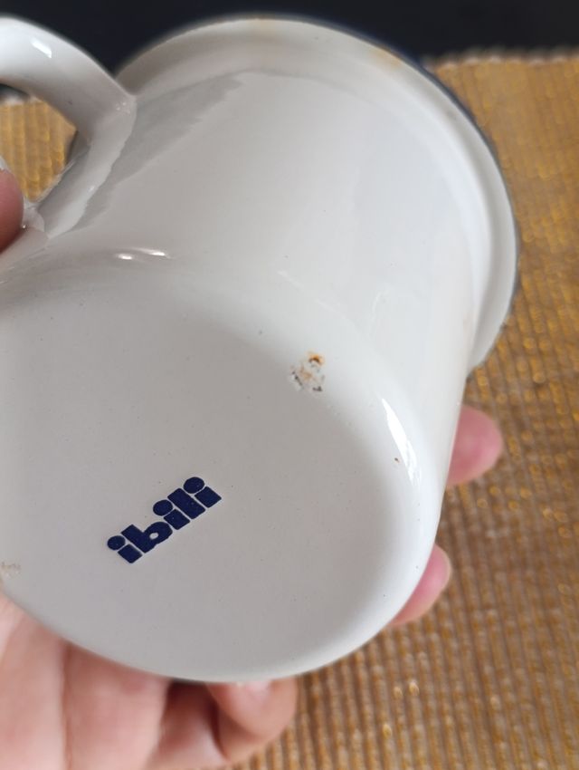 Taza metal esmaltada azul-blanca