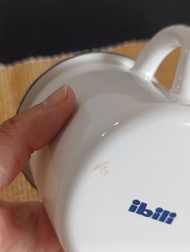 Taza metal esmaltada azul-blanca