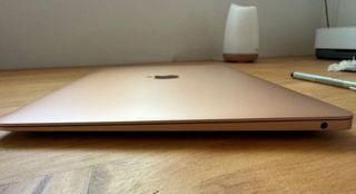 MacBook Air dorado