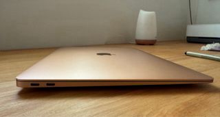 MacBook Air dorado