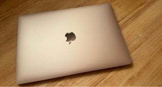 MacBook Air dorado