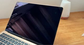 MacBook Air dorado