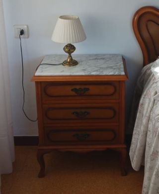 Lote de 2 Mesitas y Cómoda 