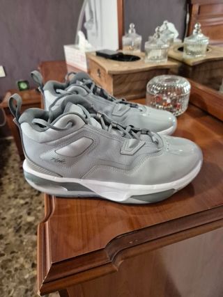 Zapatillas Jordan Grises hombre o niño