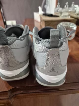 Zapatillas Jordan Grises hombre o niño