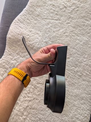 Soporte pared manguera cargador coche eléctrico