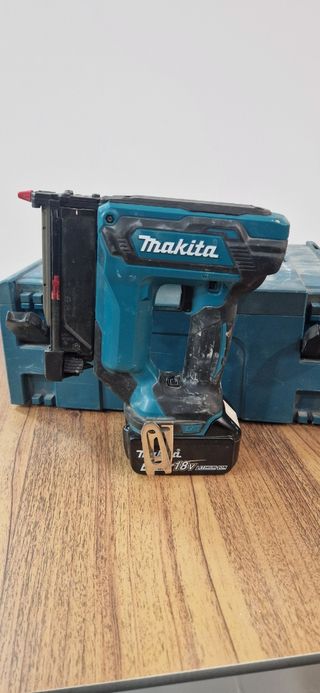 Clavadora Makita 18V