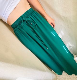 Falda midi Zara verde