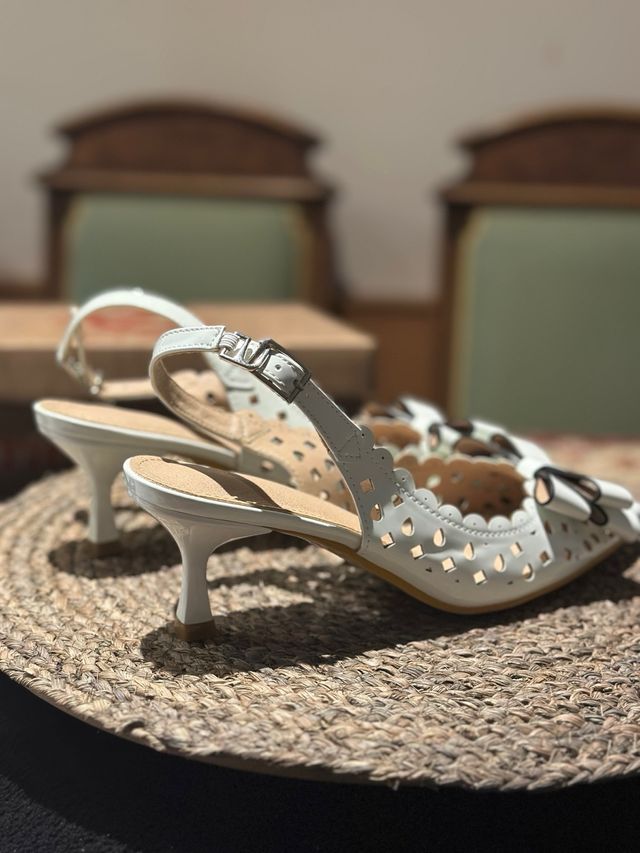 Tacones blancos lazo