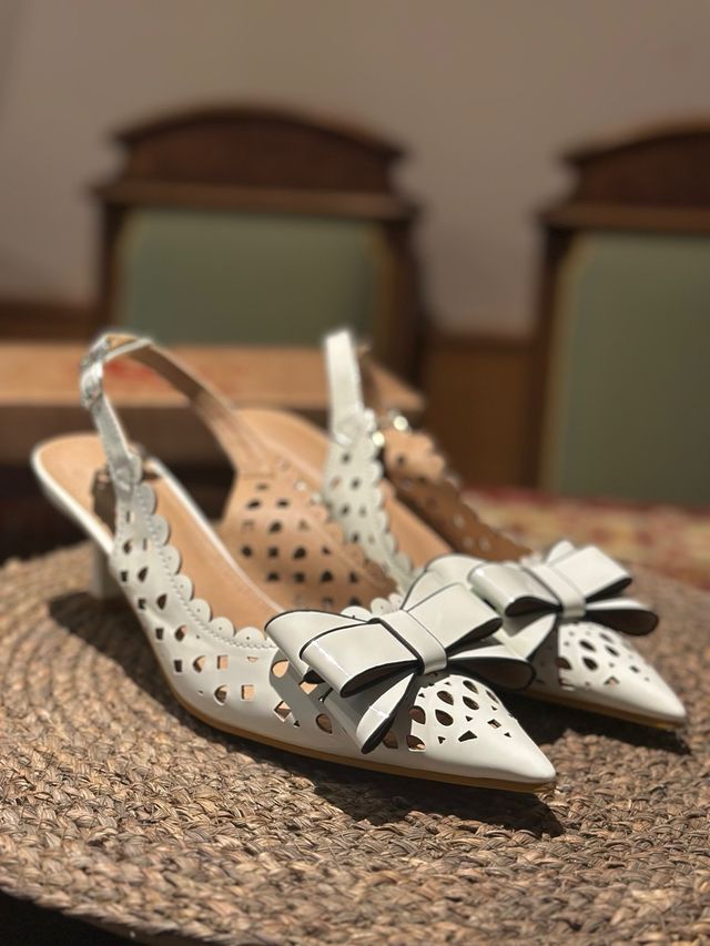 Tacones blancos lazo