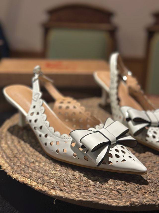 Tacones blancos lazo