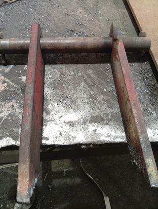 Eje de hierro con pletinas fuertes