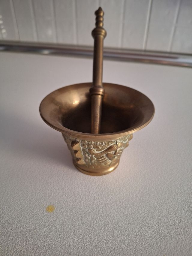 Mortero antiguo de bronce