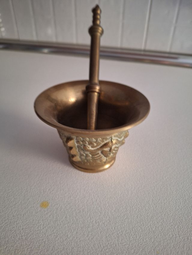 Mortero antiguo de bronce