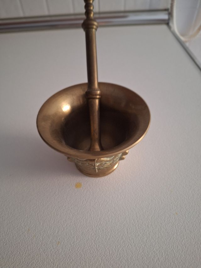 Mortero antiguo de bronce