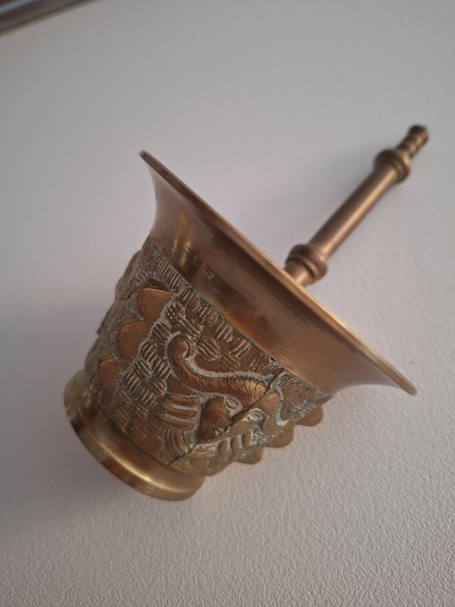 Mortero antiguo de bronce