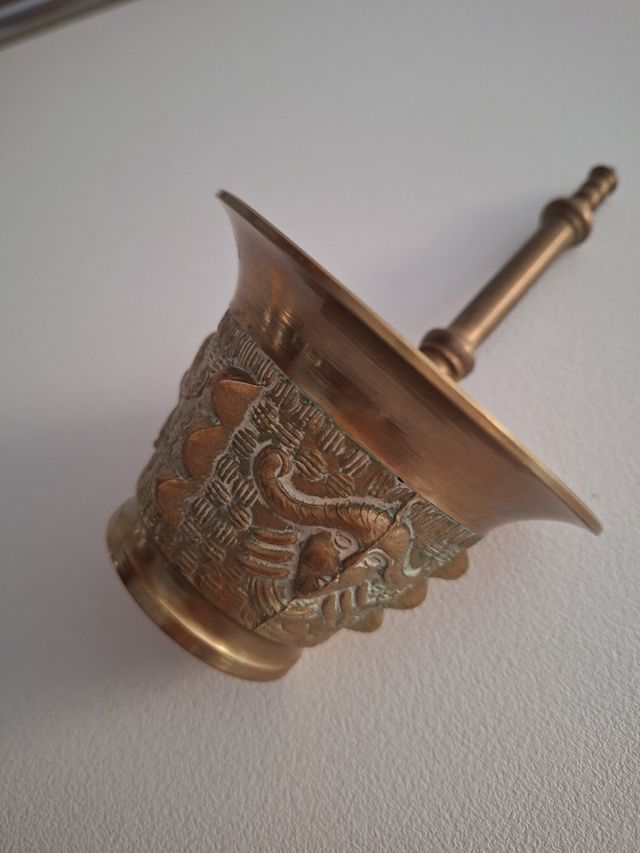 Mortero antiguo de bronce