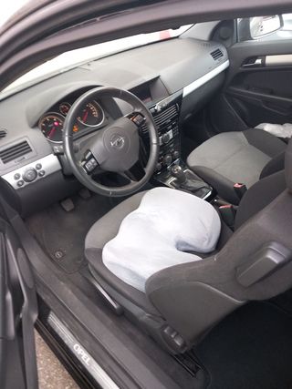 Opel Astra 2010 111 years