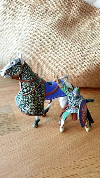 4 figuras plomo medievales a caballo