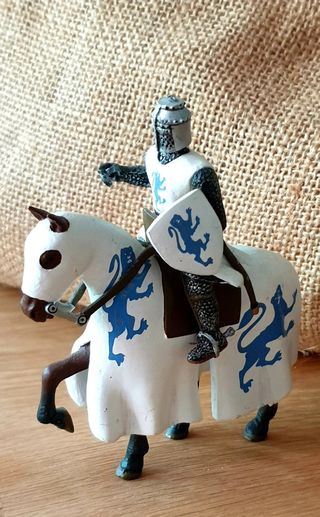 4 figuras plomo medievales a caballo