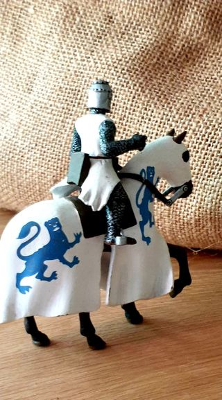 4 figuras plomo medievales a caballo