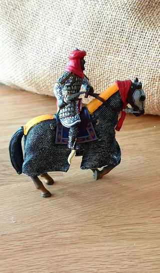 4 figuras plomo medievales a caballo