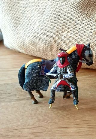 4 figuras plomo medievales a caballo