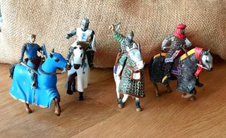 4 figuras plomo medievales a caballo