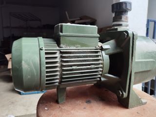 Bomba trifásica 2.2Kw SAER usada