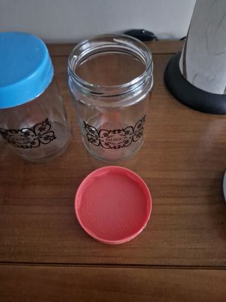 Lote de tarros de cristal fuertes y compactos.