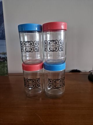 Lote de tarros de cristal fuertes y compactos.