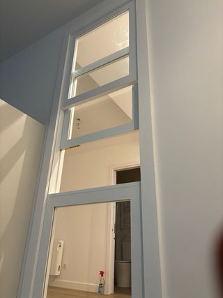 fabricacion de Ventana en madera lacada blanca 