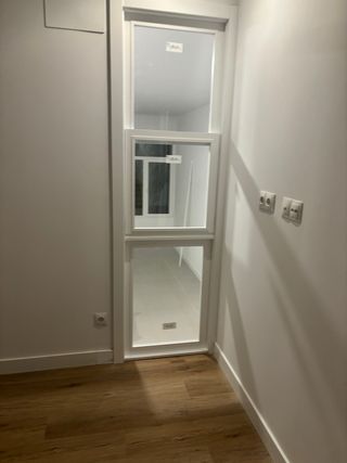 fabricacion de Ventana en madera lacada blanca 