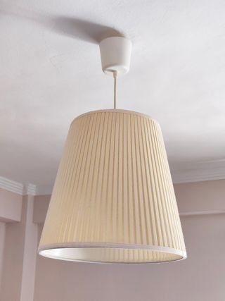 Lámpara IKEA beige