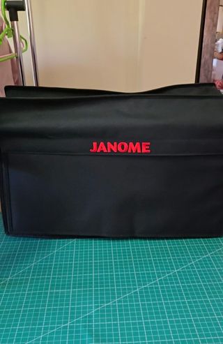 Máquina de coser Janome Continental M7 solo 1 uso 