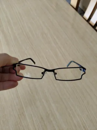 Gafas modernas - sin usar