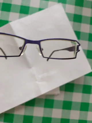 Gafas modernas - sin usar