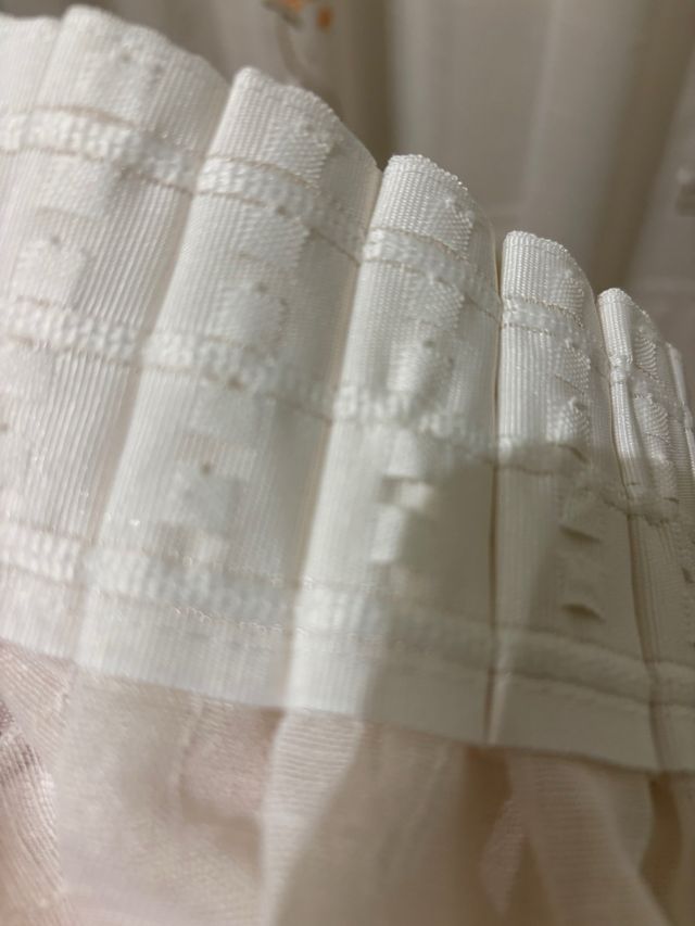 Cortinas de lino beige con lunares blancos