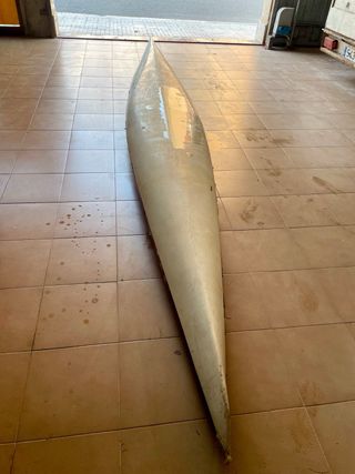 Piragua de fibra de vidrio.