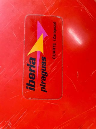 Piragua de fibra de vidrio.