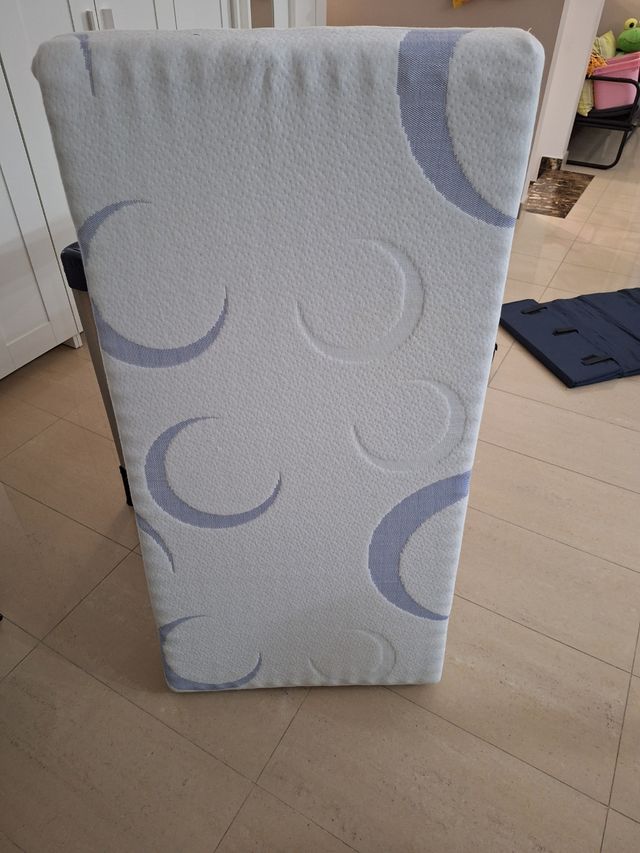 Cuna de viaje + colchones